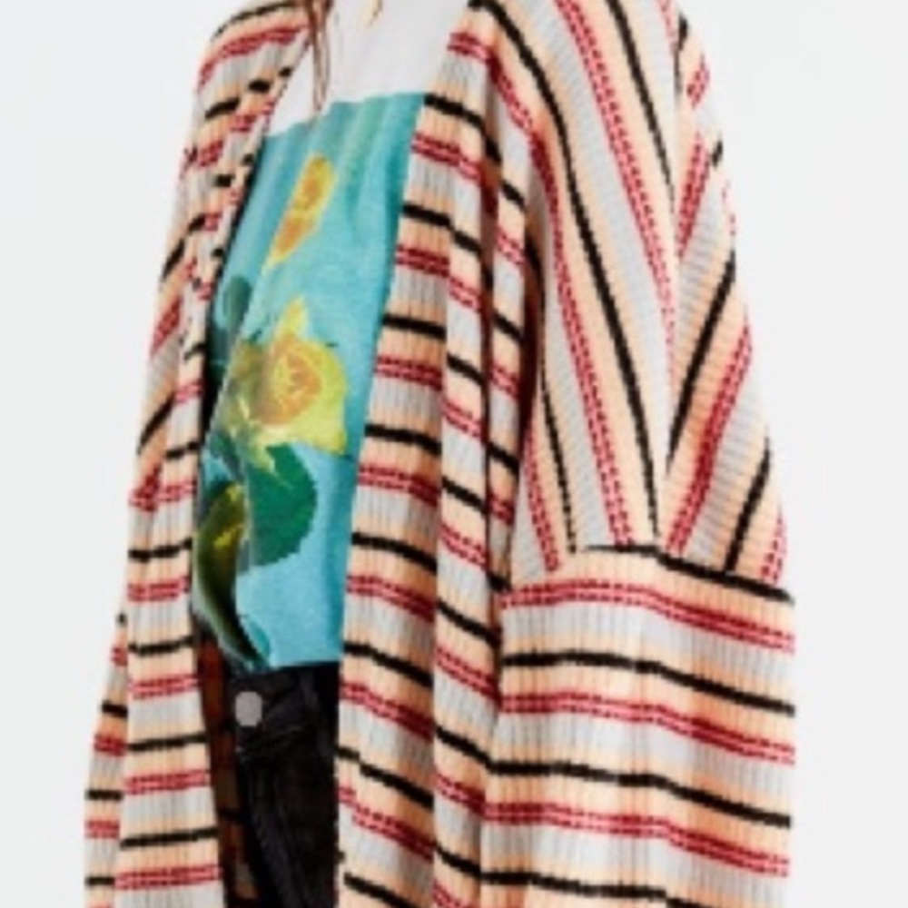 Last chance Out from under URBAN OUTFITTERS CARDI!